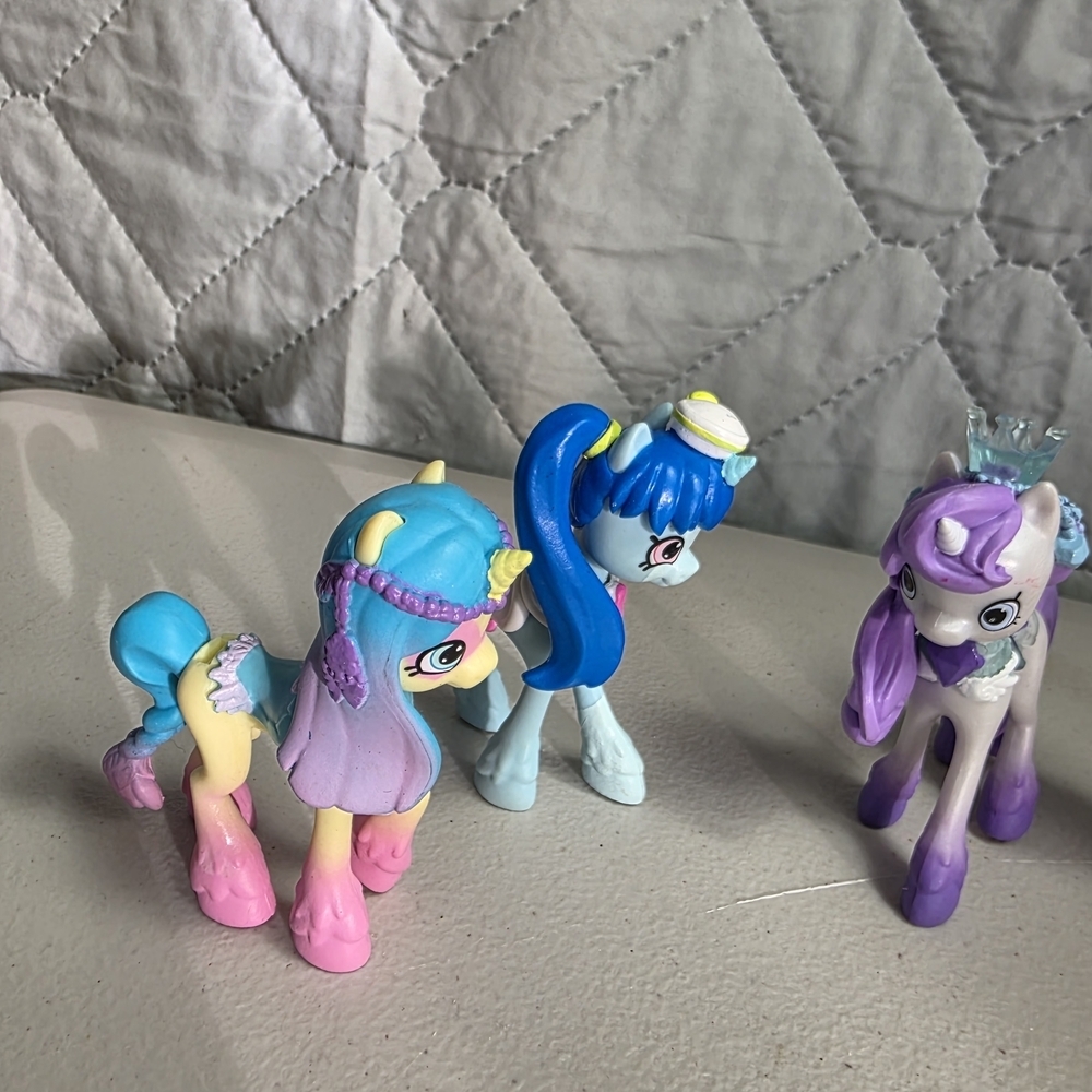 SHOPKINS Happy Stables Pony Lot: 5 Ponicakes, Rainbow Dreamer Royal Crown Trends - Picture 5 of 8